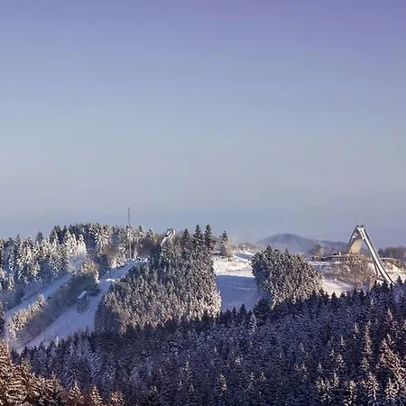 Feldstr. 40 *